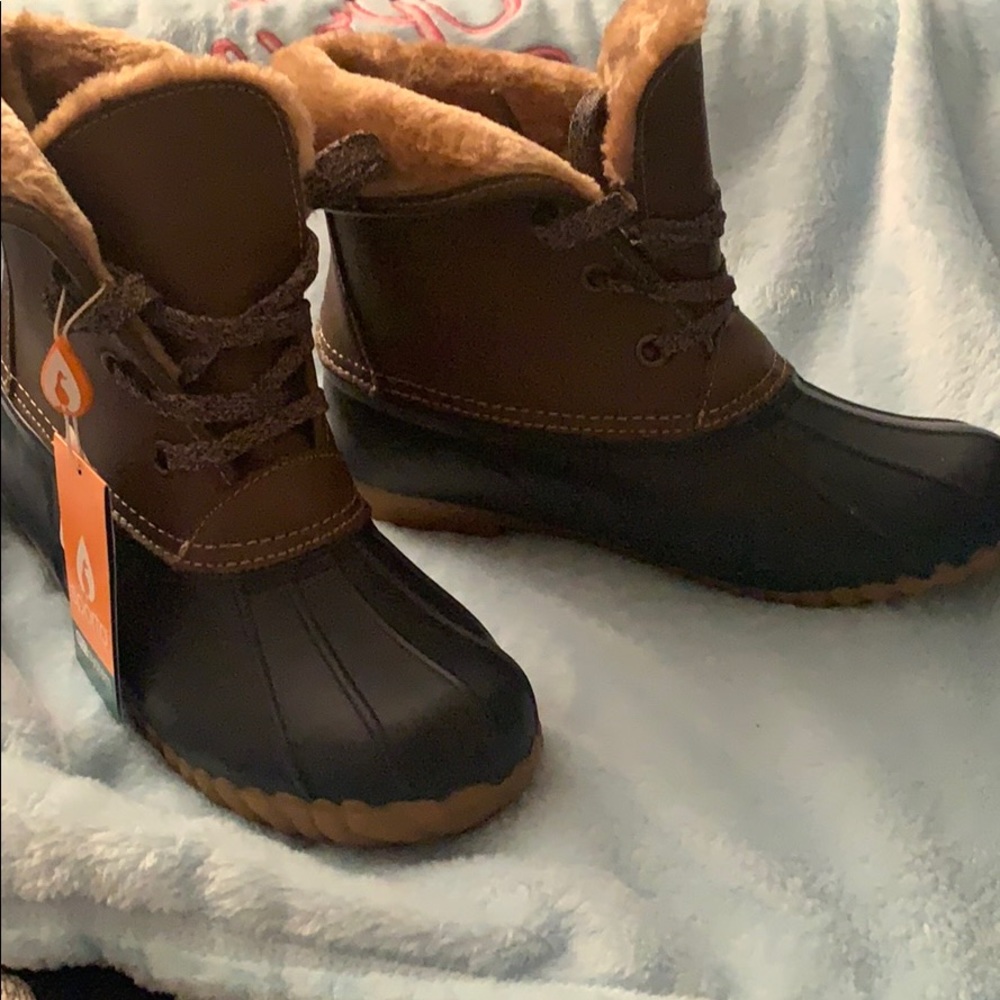 Sporto duck waterproof boots.